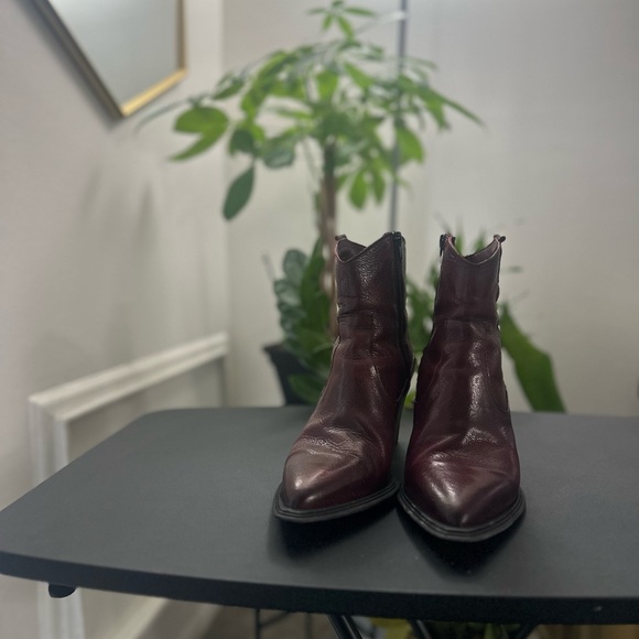 Emanuele Crasto Western Ankle Boots in Burgundy - Picture 5 of 9